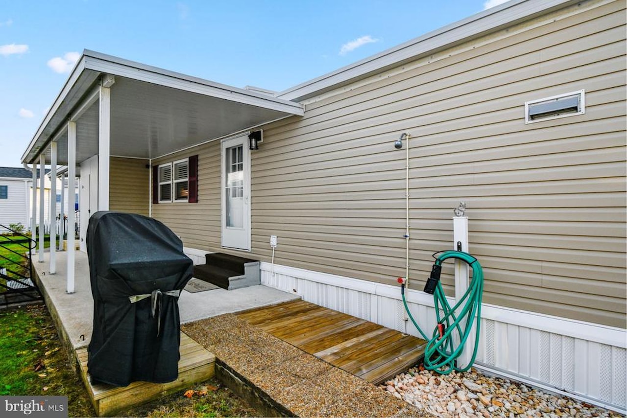 Real Estate for Sale - 119 136th St in Ocean City Photo 4