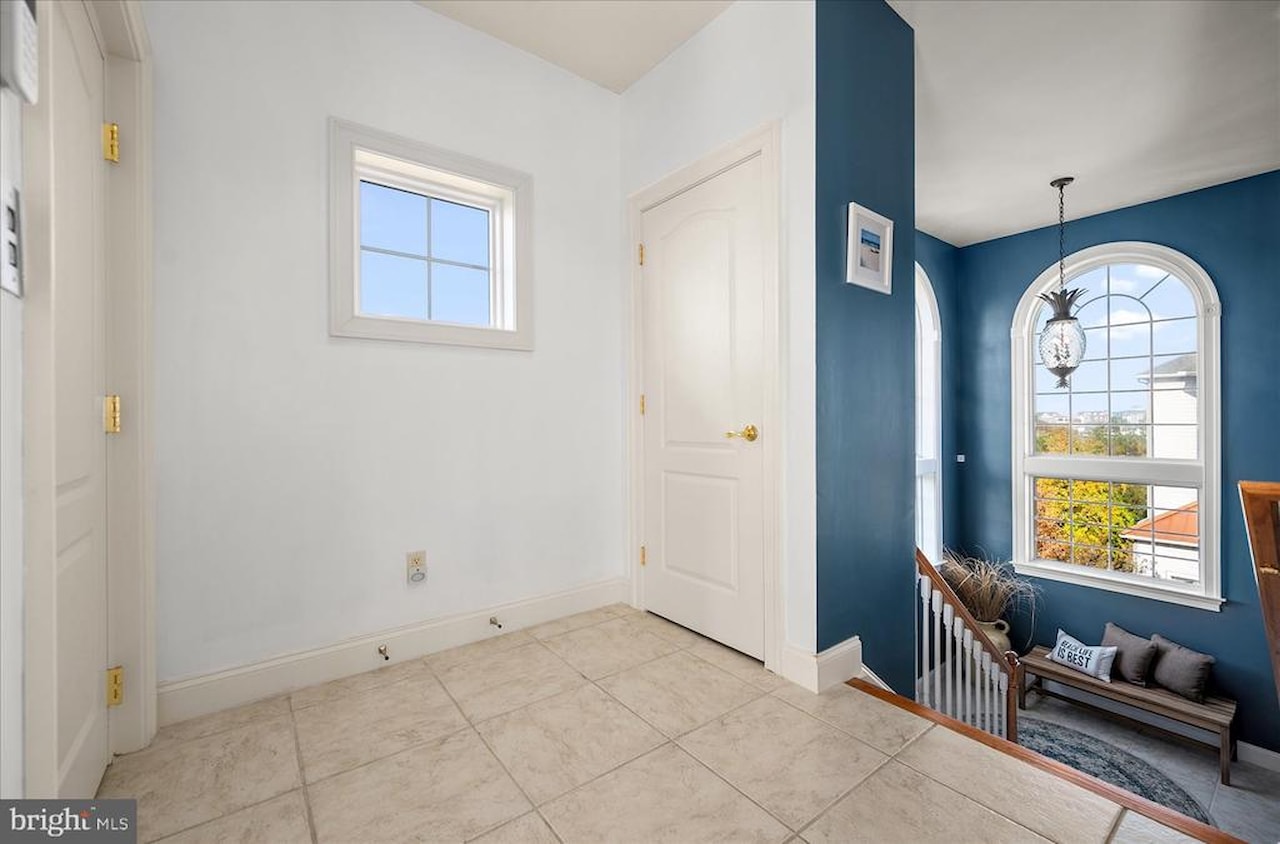 Sunrise Cove Real Estate for Sale - 12901 Old Bridge Rd #8 PH 2 in Ocean City Photo 4