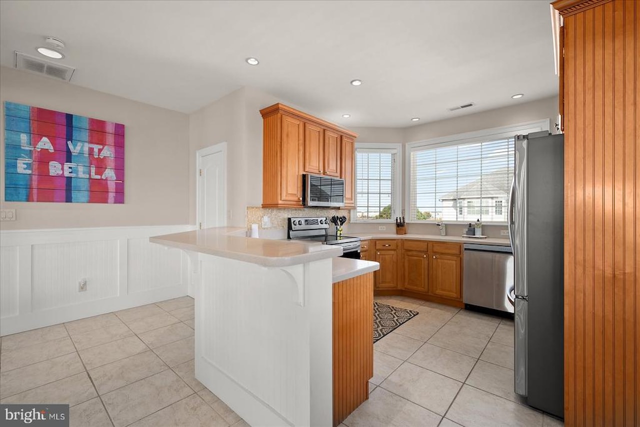 Sunrise Cove Real Estate for Sale - 12901 Old Bridge Rd #8 PH 2 in Ocean City Photo 13