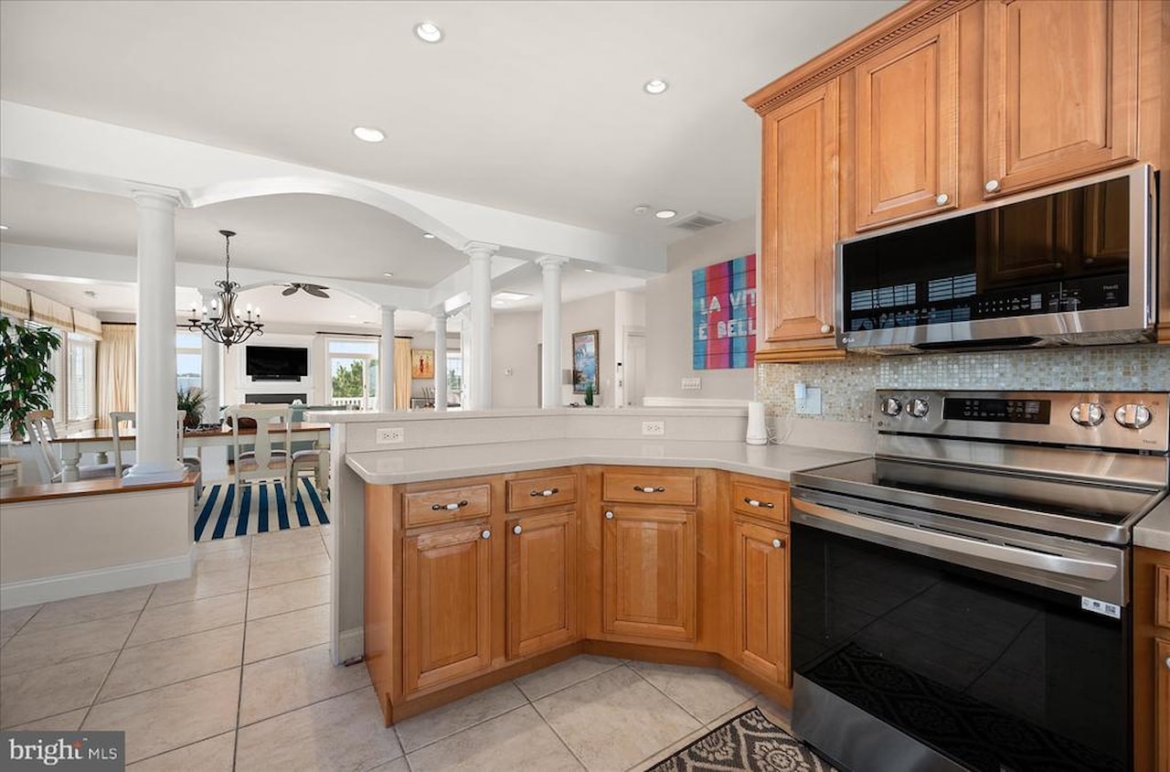 Sunrise Cove Real Estate for Sale - 12901 Old Bridge Rd #8 PH 2 in Ocean City Photo 14