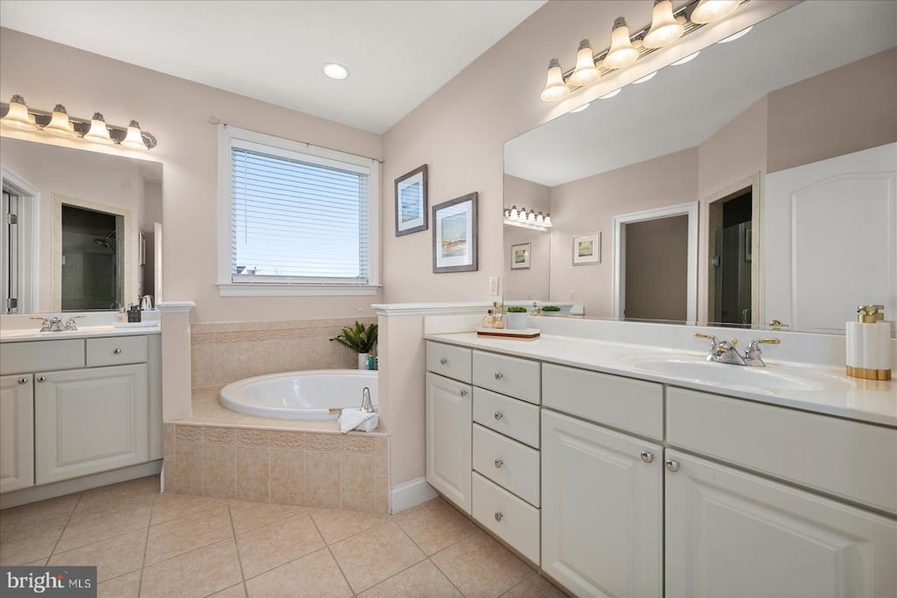 Sunrise Cove Real Estate for Sale - 12901 Old Bridge Rd #8 PH 2 in Ocean City Photo 31