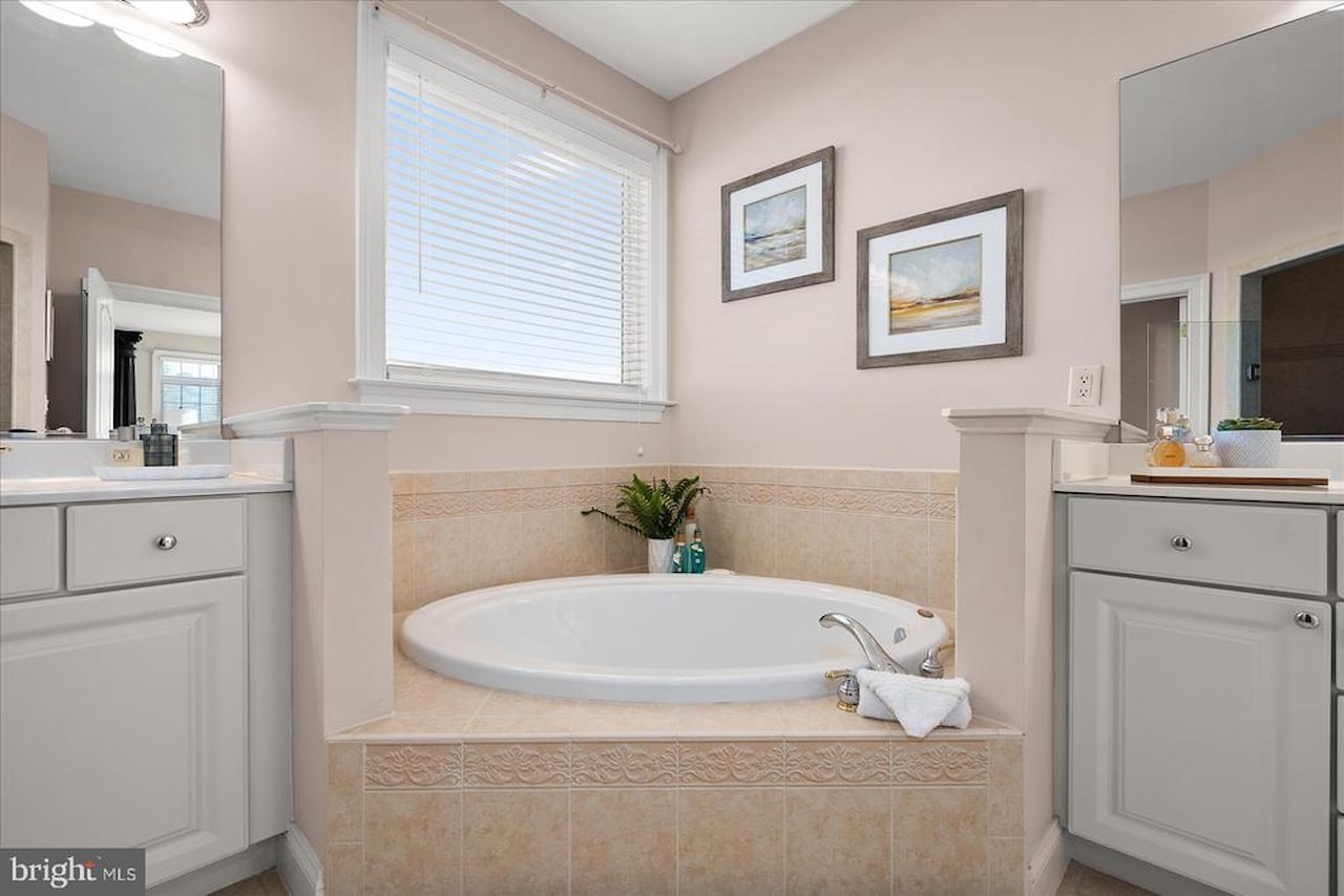 Sunrise Cove Real Estate for Sale - 12901 Old Bridge Rd #8 PH 2 in Ocean City Photo 32
