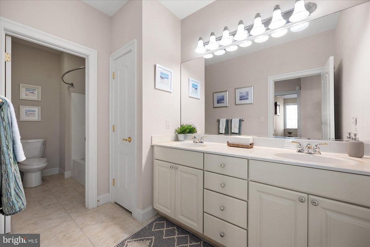 Sunrise Cove Real Estate for Sale - 12901 Old Bridge Rd #8 PH 2 in Ocean City Photo 38