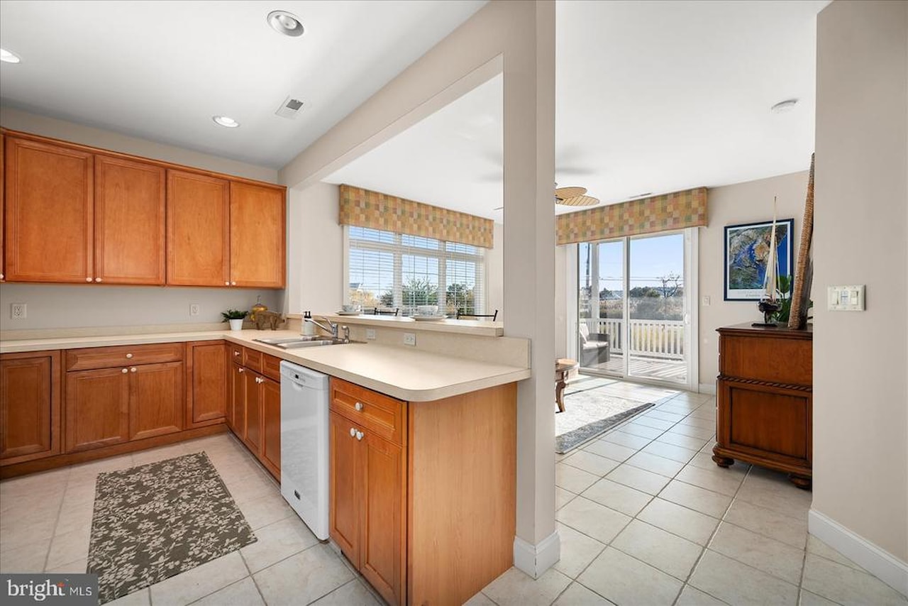 Sunrise Cove Real Estate for Sale - 12901 Old Bridge Rd #8 PH 2 in Ocean City Photo 42