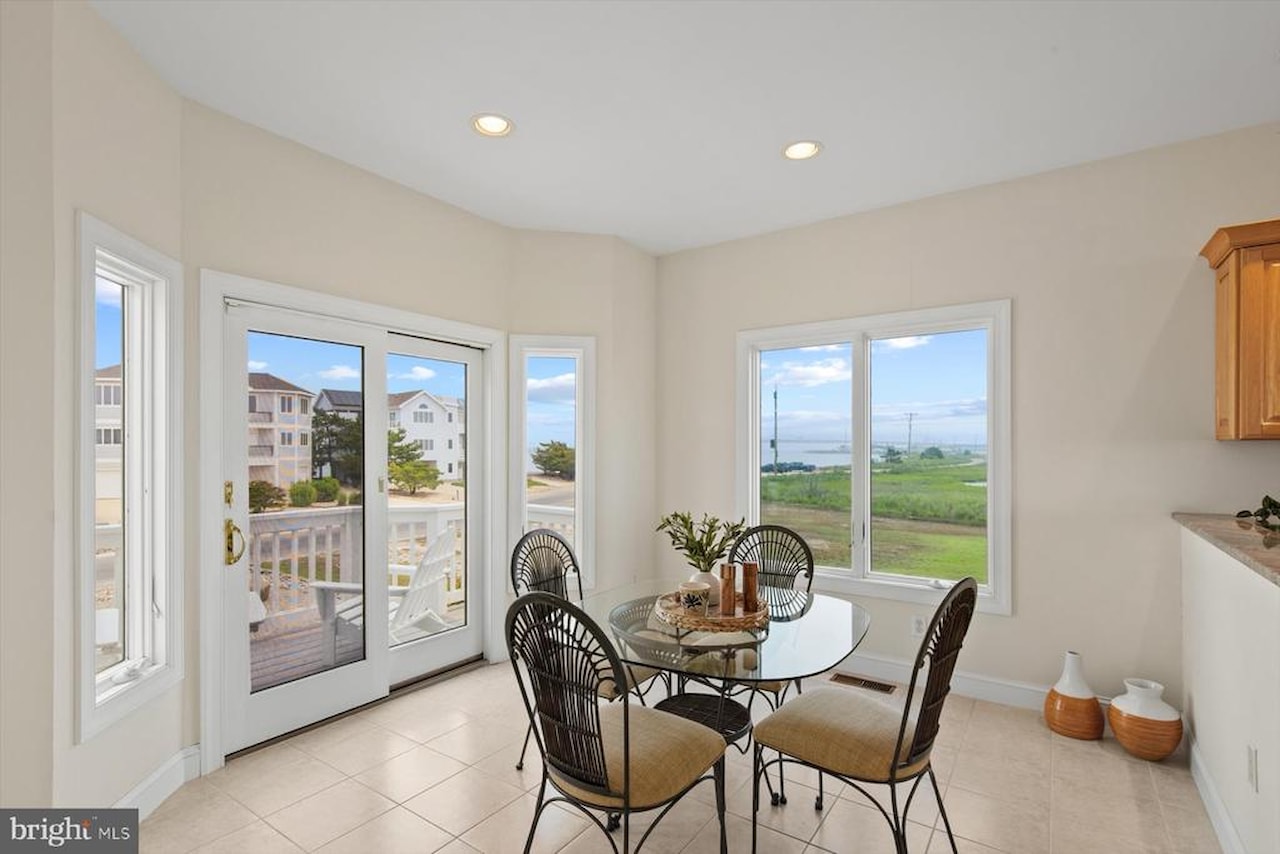  Real Estate for Sale - 6 S Shore Dr in North Bethany Photo 16