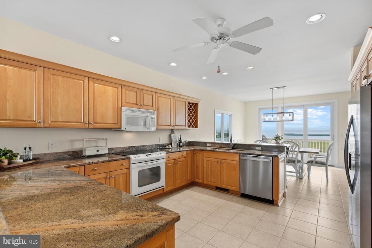  Real Estate for Sale - 6 S Shore Dr in North Bethany Photo 15