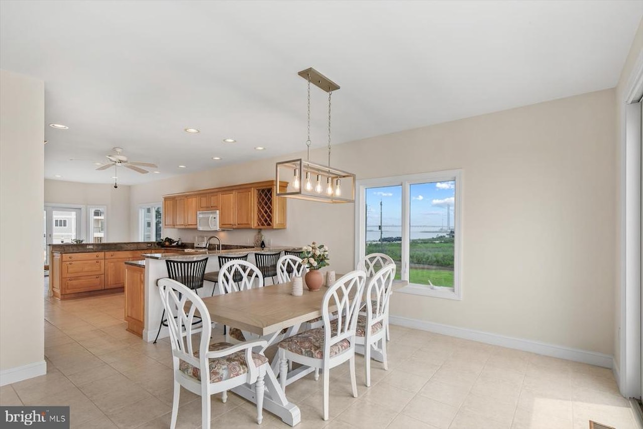  Real Estate for Sale - 6 S Shore Dr in North Bethany Photo 11