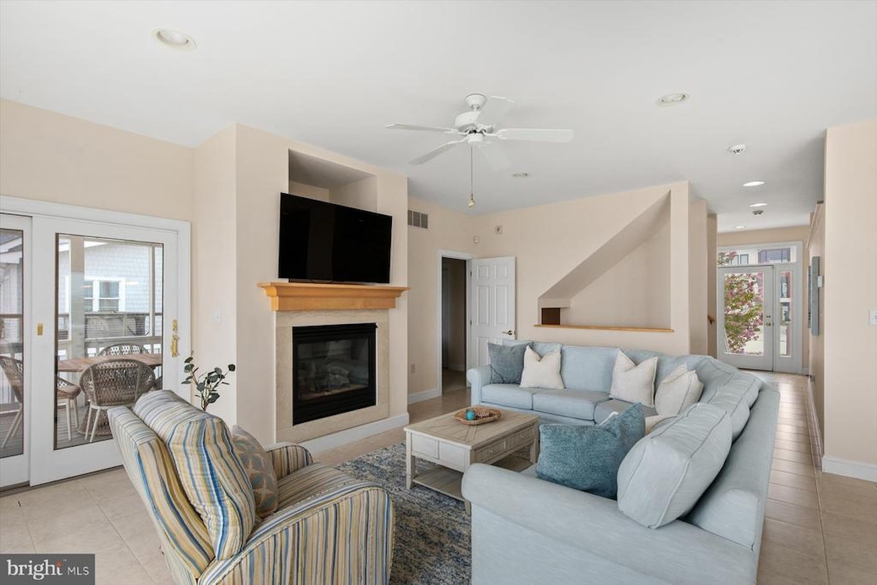  Real Estate for Sale - 6 S Shore Dr in North Bethany Photo 8