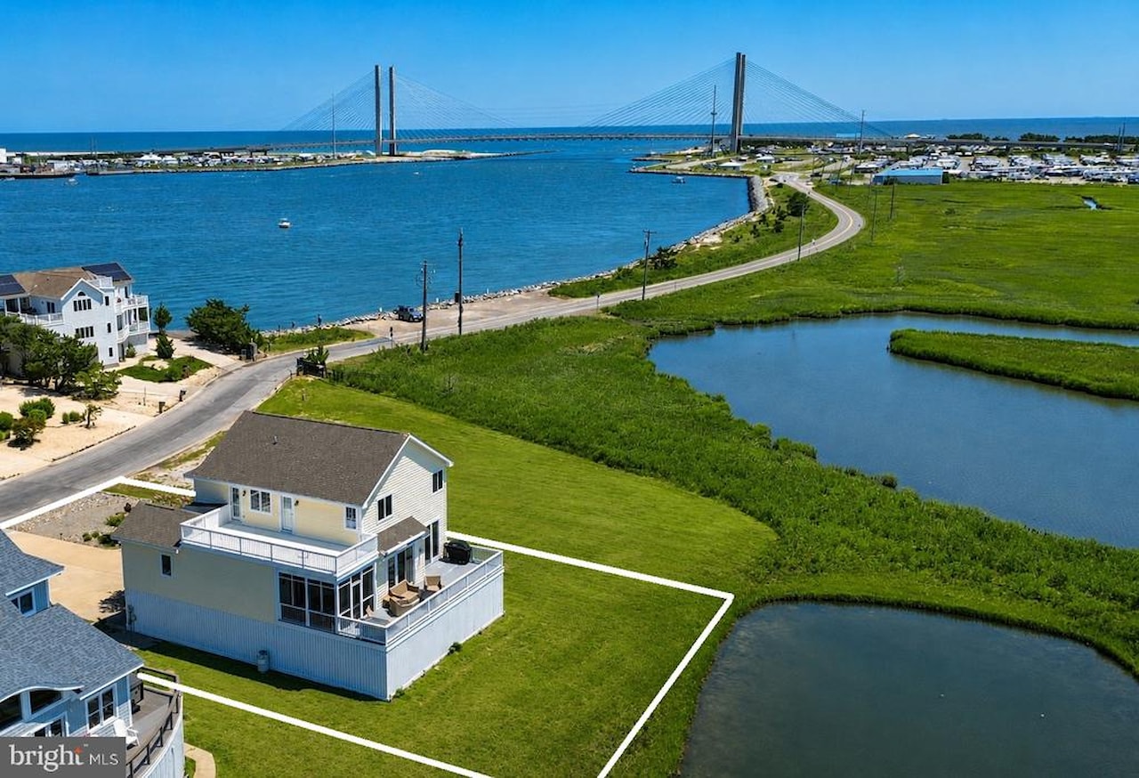  Real Estate for Sale - 6 S Shore Dr in North Bethany Photo 2