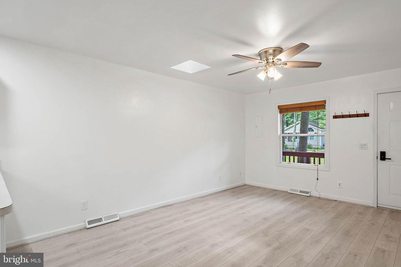  Real Estate for Sale - 15 Lord Guy Terrace in Ocean Pines Photo 10