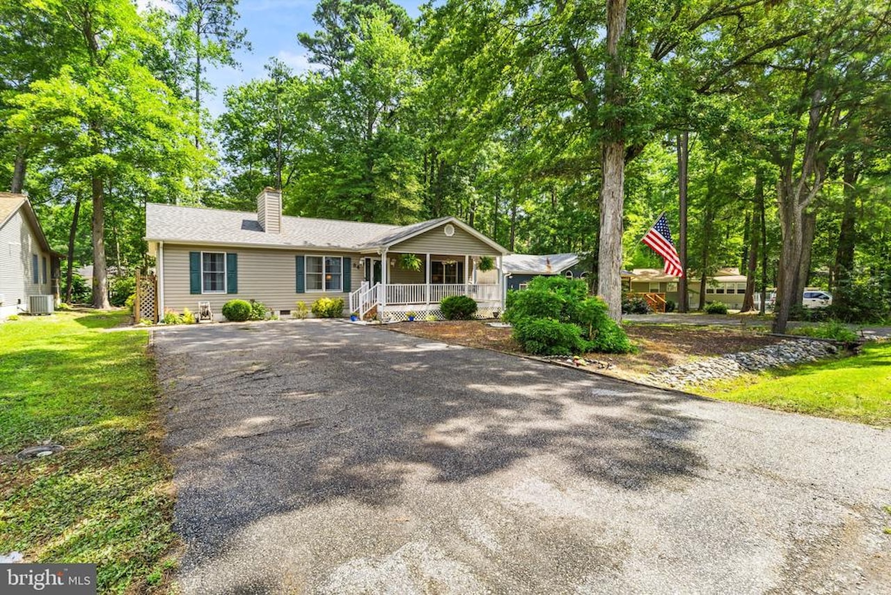  Real Estate for Sale - 84 Seafarer Ln in Ocean Pines Photo 2