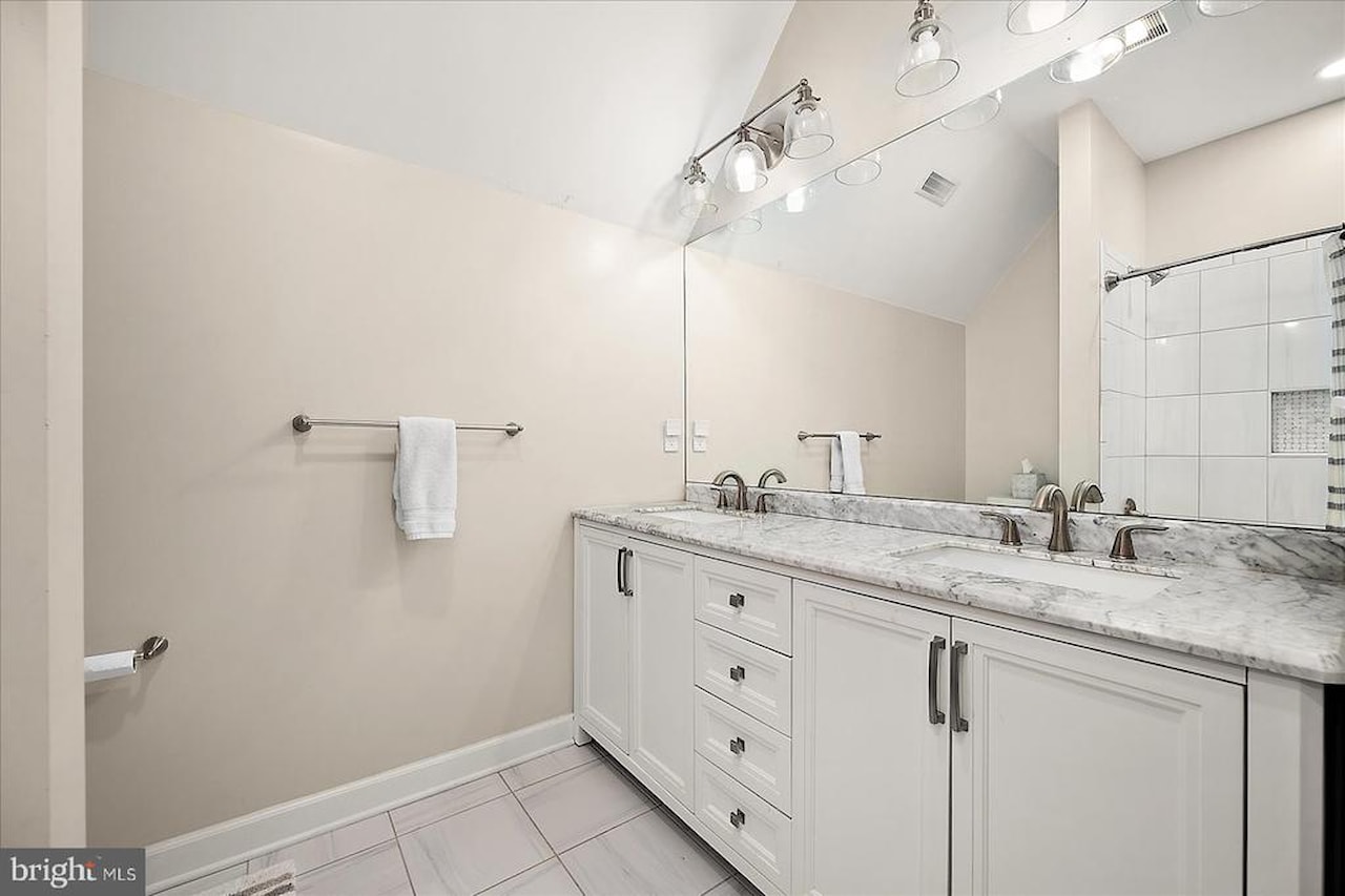  Real Estate for Sale - 11409 Maid At Arms Ln in Berlin Photo 26