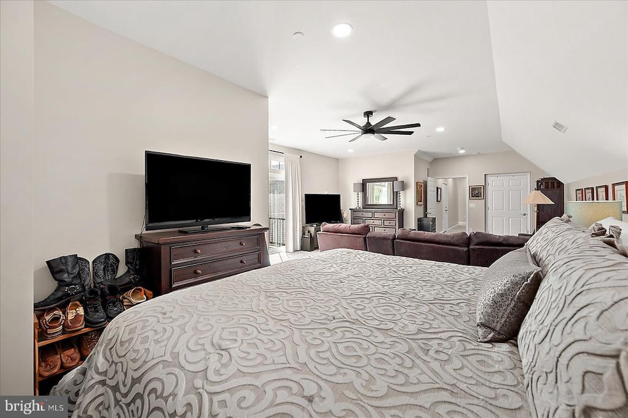  Real Estate for Sale - 11409 Maid At Arms Ln in Berlin Photo 44