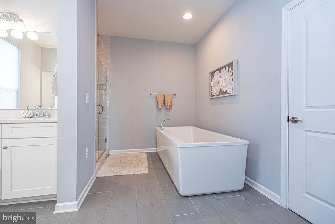 Real Estate for Sale - 10121 Fast Colors Ln in Berlin Photo 37