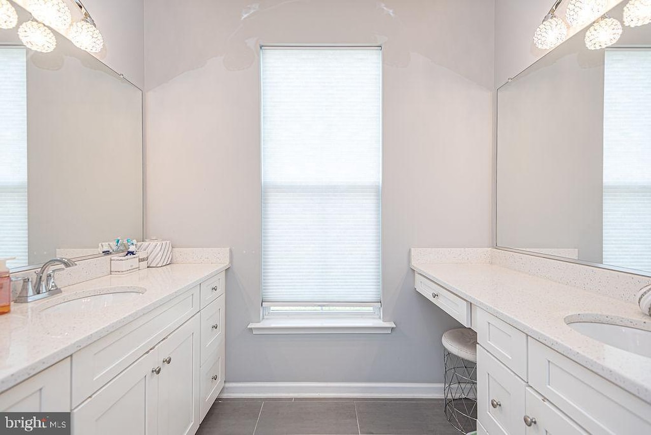  Real Estate for Sale - 10121 Fast Colors Ln in Berlin Photo 40