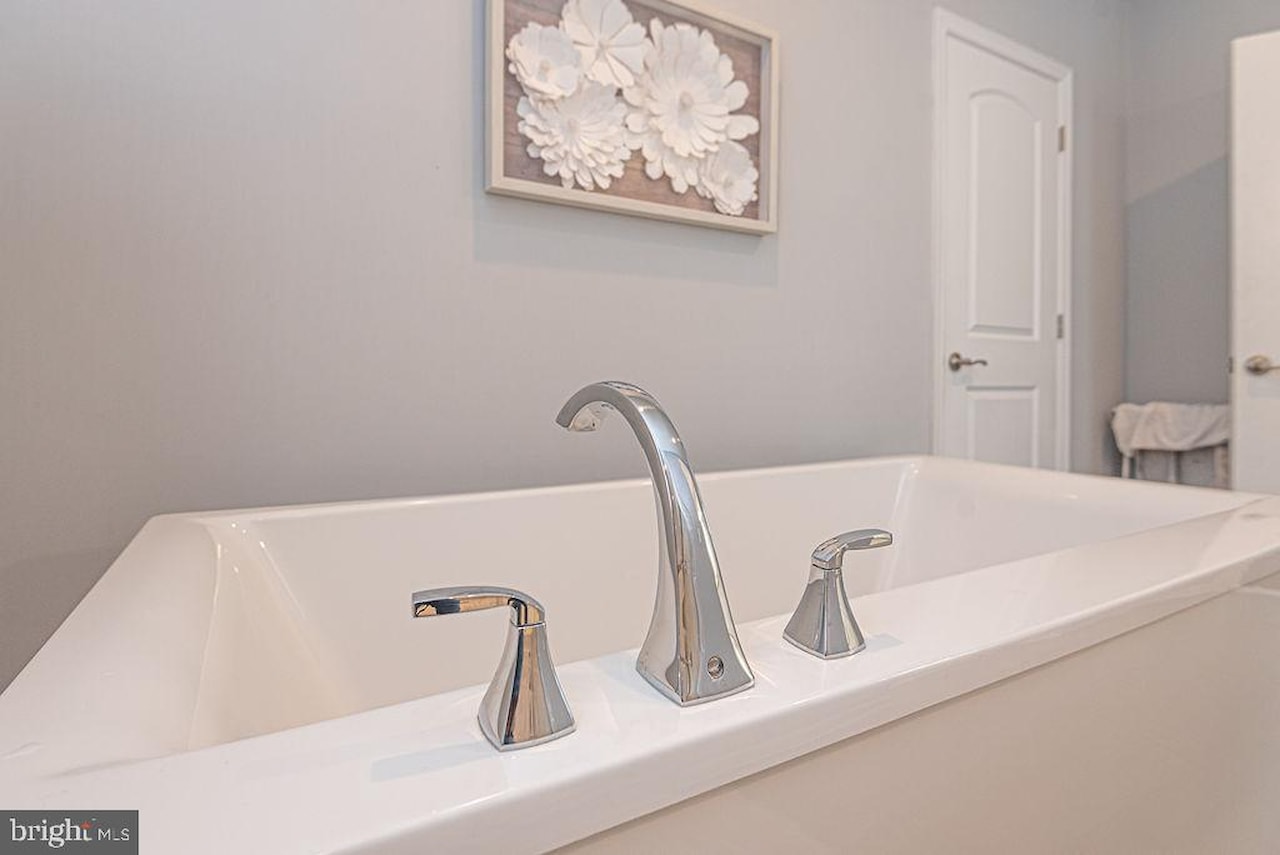  Real Estate for Sale - 10121 Fast Colors Ln in Berlin Photo 42