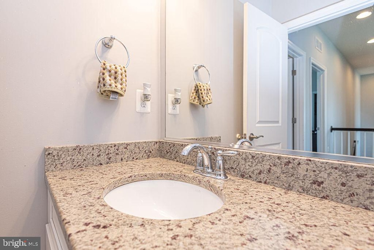  Real Estate for Sale - 10121 Fast Colors Ln in Berlin Photo 60
