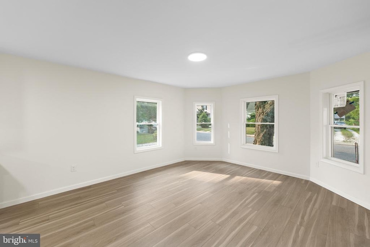  Real Estate for Sale - 12 Burley St in Berlin Photo 15