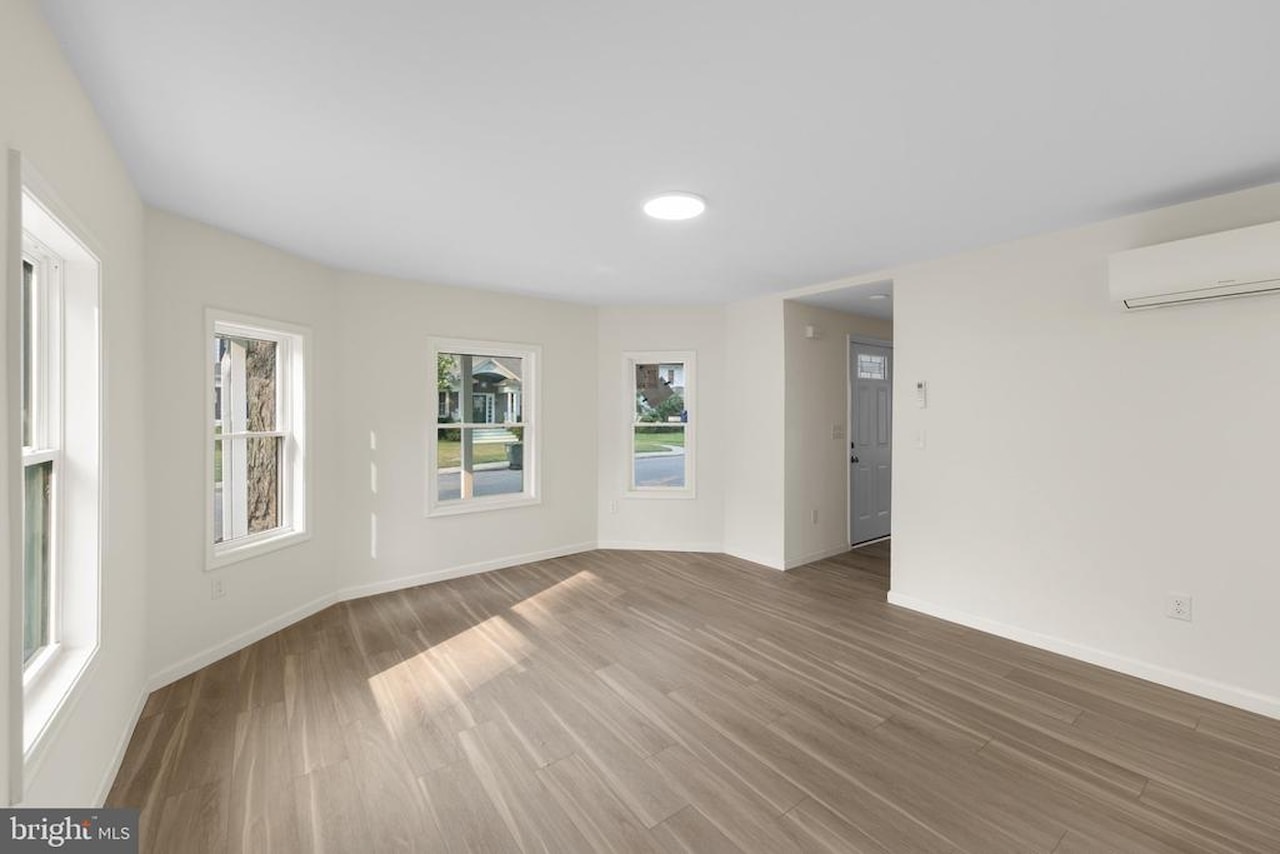  Real Estate for Sale - 12 Burley St in Berlin Photo 14