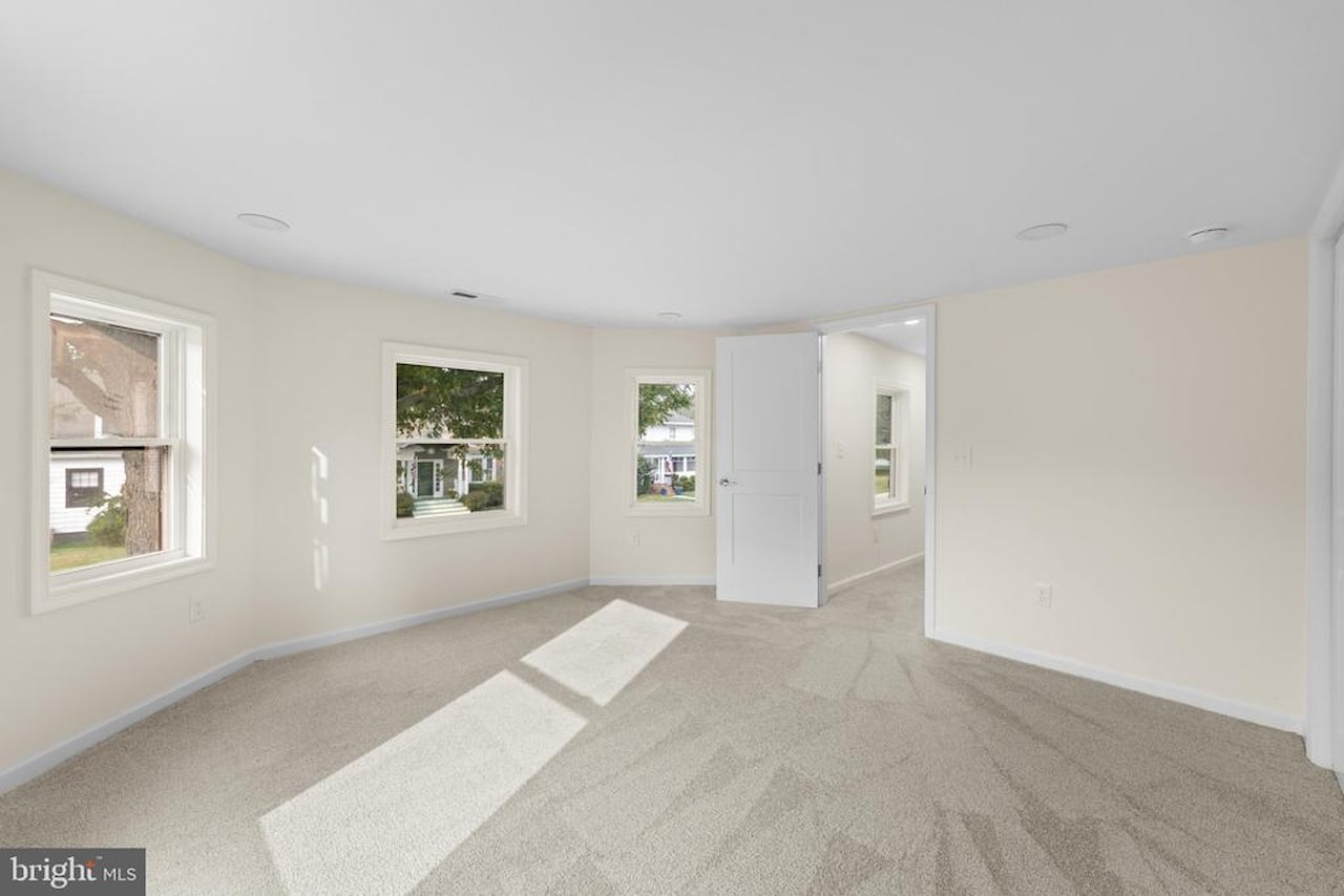  Real Estate for Sale - 12 Burley St in Berlin Photo 36