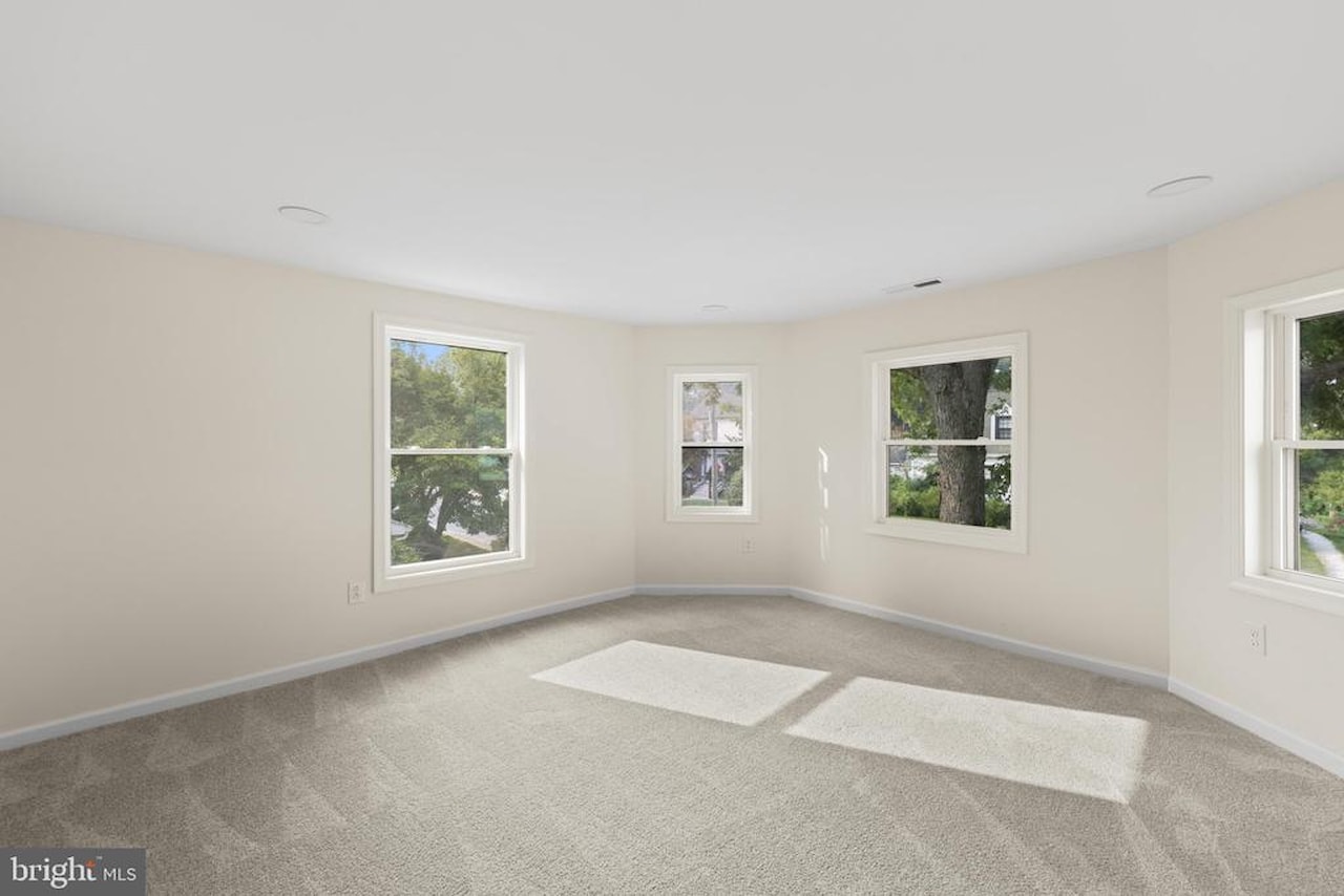  Real Estate for Sale - 12 Burley St in Berlin Photo 37
