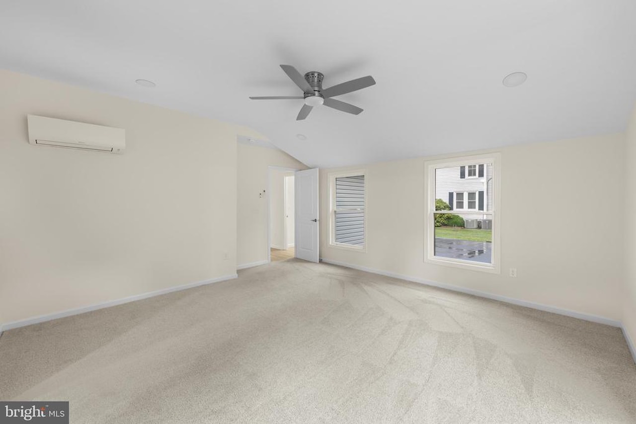  Real Estate for Sale - 12 Burley St in Berlin Photo 39