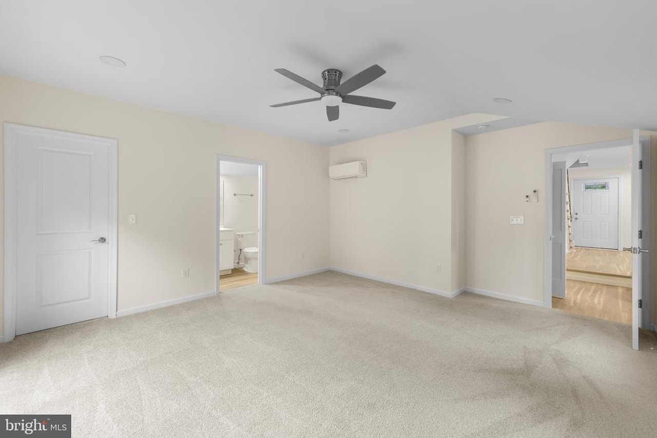  Real Estate for Sale - 12 Burley St in Berlin Photo 40