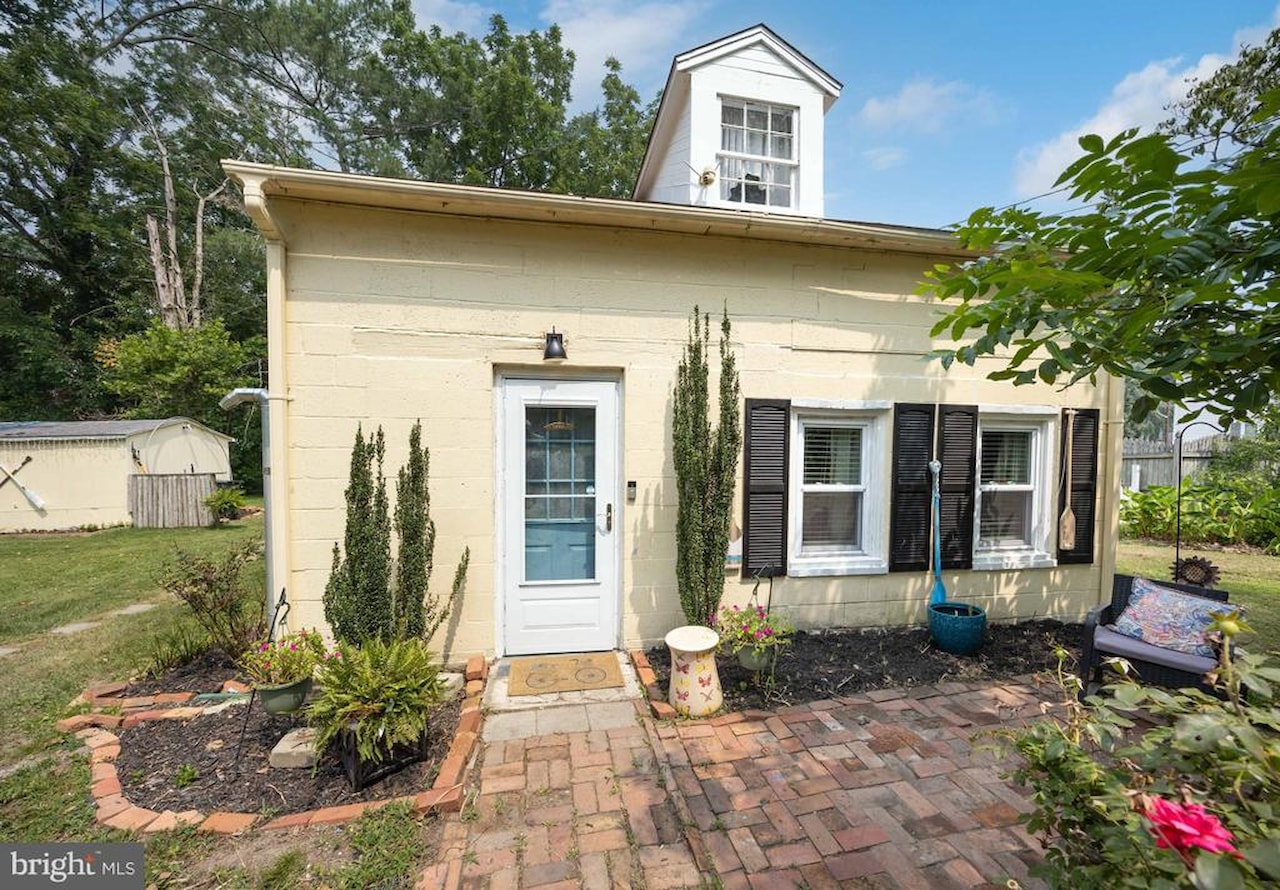  Real Estate for Sale - 300-B W Federal St in Snow Hill Photo 2