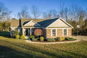 2819 Hollow Oak Dr Crestwood, KY 40014