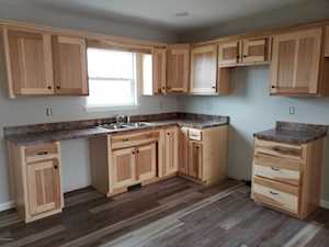 116 Persimmon Dr Taylorsville, KY 40071