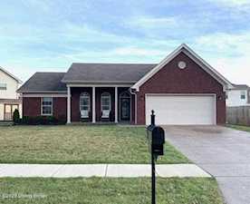 135 Redcrest Dr Shepherdsville, KY 40165