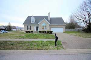 6915 Brook Bend Way Louisville, KY 40229