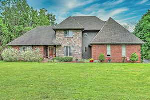 3008 Pin Oak Dr La Grange, KY 40031