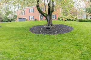 526 Country Ln Louisville, KY 40207