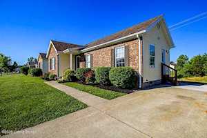 131 Deerfield Ct Shepherdsville, KY 40165