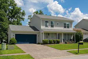 4828 Oak Pointe Dr Louisville, KY 40245