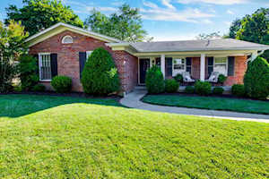 912 Broadfields Dr Louisville, KY 40207