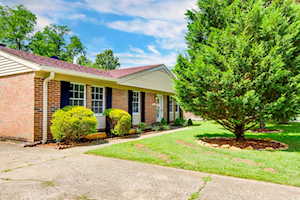 9704 Hofelich Ln Louisville, KY 40291