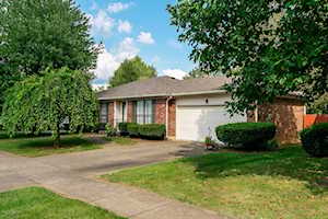 8729 Loch Lea Ln Louisville, KY 40299