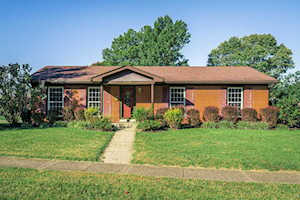 4008 Woodgate Ln Louisville, KY 40220