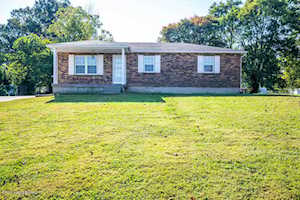 297 Driftwood Dr Shepherdsville, KY 40165