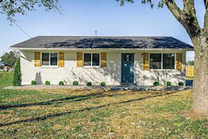 125 Hickory Ln Shepherdsville, KY 40165