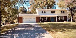 8802 Lakeridge Dr Louisville, KY 40272