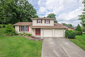 9205 Windsor Park Dr Louisville, KY 40272