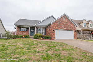 8904 Fox Chase Pl Louisville, KY 40228
