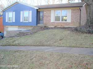 5602 Wooded Lake Dr Louisville, KY 40299