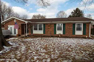 3017 Flair Knoll Dr Louisville, KY 40216