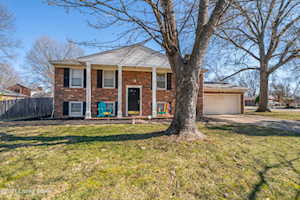 905 Girard Dr Louisville, KY 40222