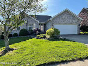 4704 Chenwood Ln Louisville, KY 40299