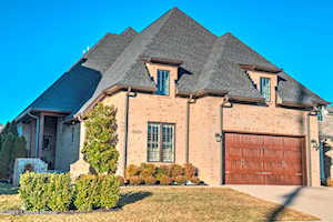 18819 Crestfield Cir Louisville, KY 40245